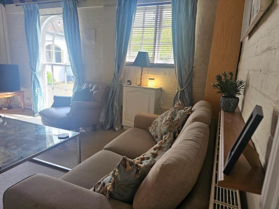 English Farmhouse Cottage Guildford Extérieur photo