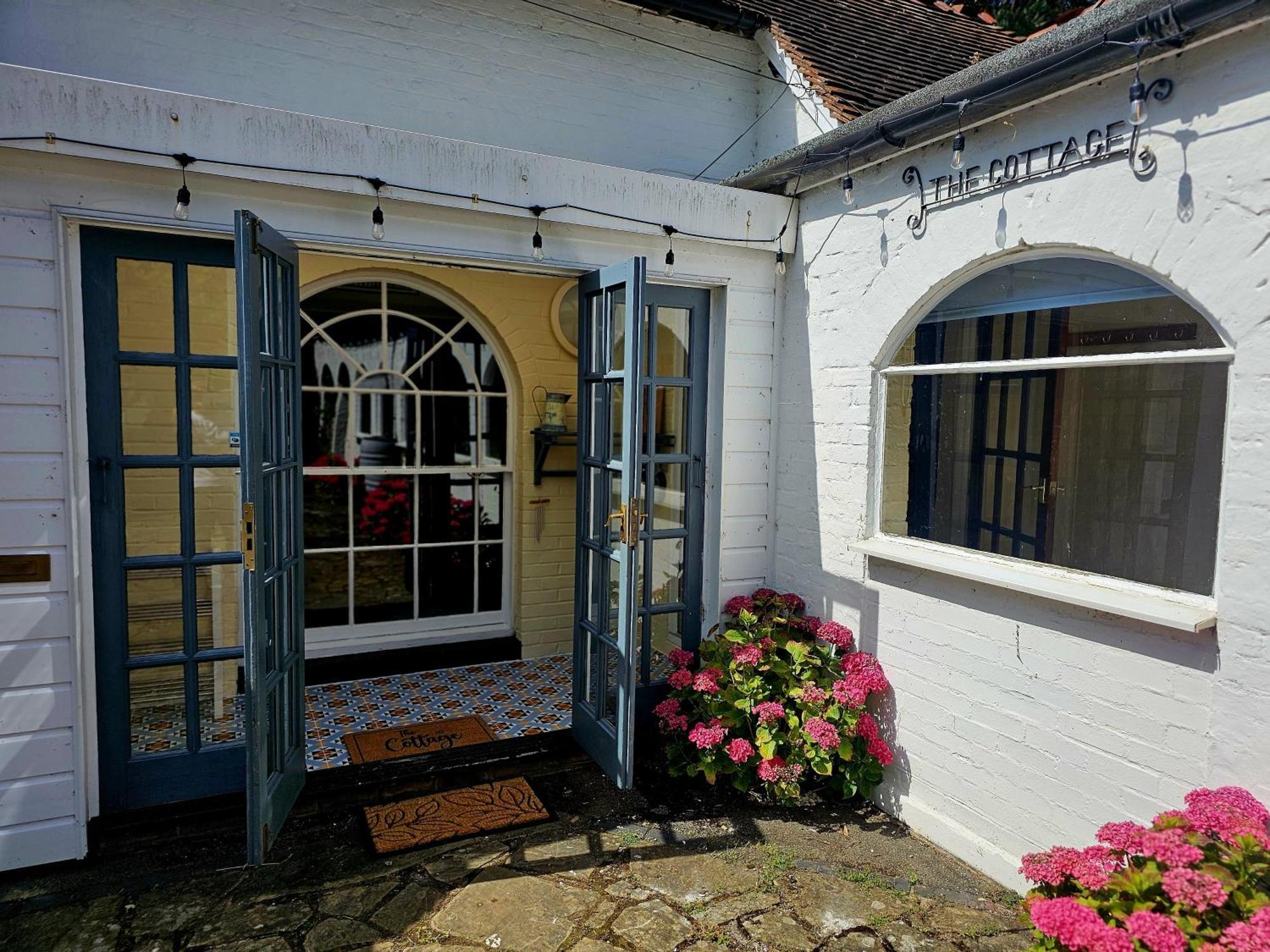 English Farmhouse Cottage Guildford Extérieur photo